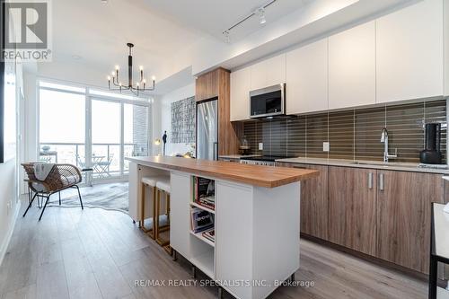 912 - 1787 St Clair Avenue W, Toronto (Weston-Pellam Park), ON - Indoor Photo Showing Kitchen With Upgraded Kitchen