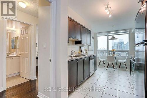 2907 - 208 Enfield Place, Mississauga, ON - Indoor Photo Showing Kitchen