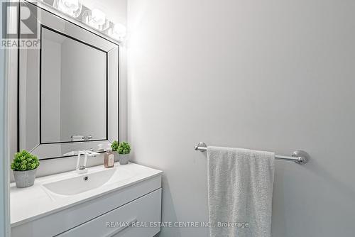 94 Borrelli Drive, Brampton (Credit Valley), ON - Indoor Photo Showing Bathroom