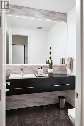 57 Meadowbank Road, Toronto (Islington-City Centre West), ON - Indoor Photo Showing Bathroom