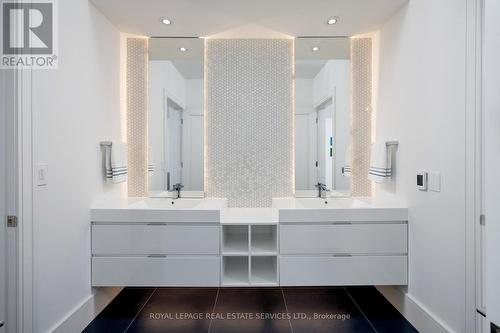 57 Meadowbank Road, Toronto (Islington-City Centre West), ON - Indoor Photo Showing Bathroom