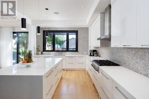 57 Meadowbank Road, Toronto (Islington-City Centre West), ON - Indoor Photo Showing Kitchen With Upgraded Kitchen