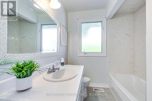 261 Cherryhill Road, Oakville (Bronte West), ON - Indoor Photo Showing Bathroom