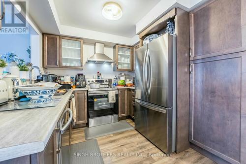 21 Hoover Road, Brampton, ON - Indoor Photo Showing Kitchen