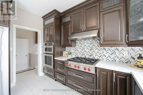 111 Bayridge Drive, Brampton (Bram East), ON - Indoor Photo Showing Kitchen With Stainless Steel Kitchen With Upgraded Kitchen