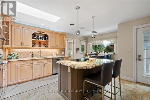 181 Lakeshore Road, St. Catharines, ON - Indoor Photo Showing Kitchen With Upgraded Kitchen