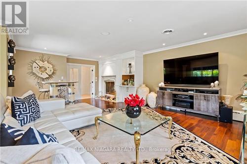 181 Lakeshore Road, St. Catharines, ON - Indoor Photo Showing Living Room