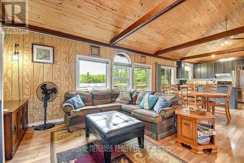 8 Gordon Lane, Madoc, ON - Indoor Photo Showing Living Room