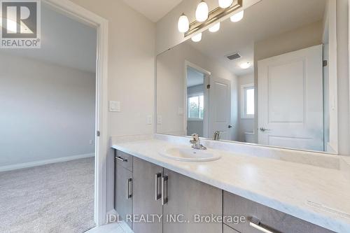 7461 Majestic Trail, Niagara Falls, ON - Indoor Photo Showing Bathroom