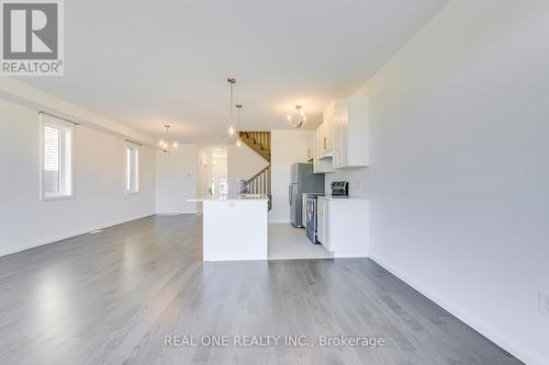 26 Cherry Blossom Heights, Hamilton (Sheldon), ON - Indoor Photo Showing Kitchen