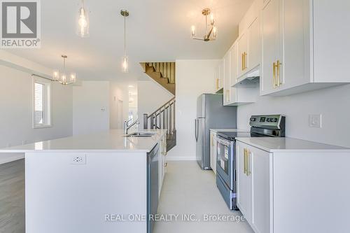 26 Cherry Blossom Heights, Hamilton (Sheldon), ON - Indoor Photo Showing Kitchen