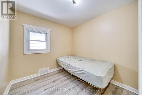 304 Albert Street, Oshawa, ON - Indoor Photo Showing Bedroom