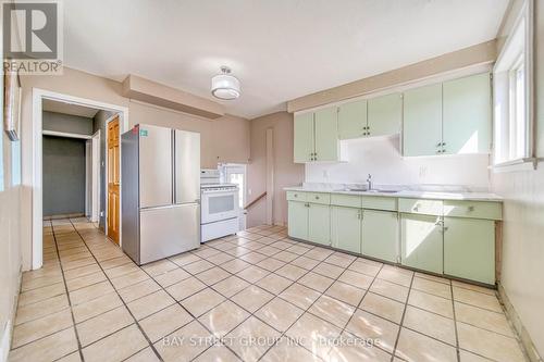 304 Albert Street, Oshawa, ON - Indoor Photo Showing Kitchen