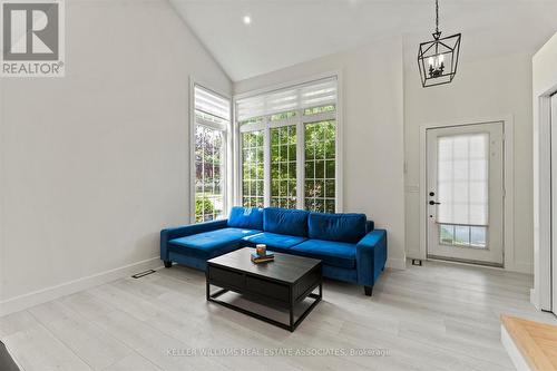 2190 Rockport Street, Windsor, ON - Indoor Photo Showing Living Room