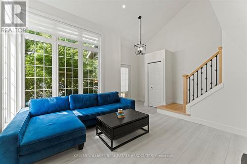 2190 Rockport Street, Windsor, ON - Indoor Photo Showing Living Room