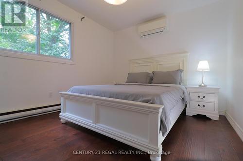 837 Craven Road, Toronto (Greenwood-Coxwell), ON - Indoor Photo Showing Bedroom