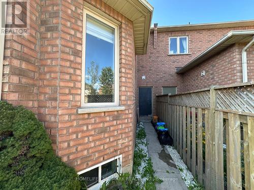 85 Chelton Drive, Richmond Hill, ON - Outdoor With Exterior