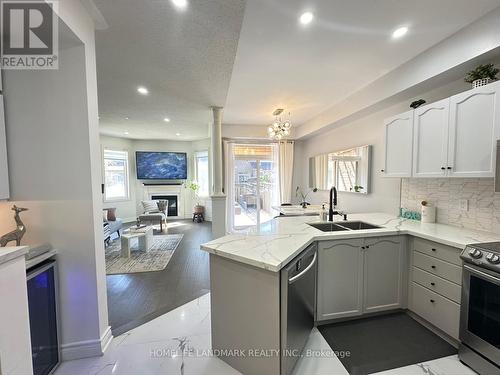 85 Chelton Drive, Richmond Hill (Oak Ridges), ON - Indoor Photo Showing Kitchen With Double Sink