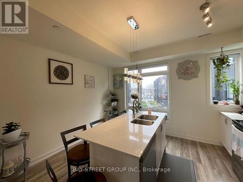 12 - 370 G Red Maple Road, Richmond Hill (Langstaff), ON - Indoor Photo Showing Kitchen With Double Sink