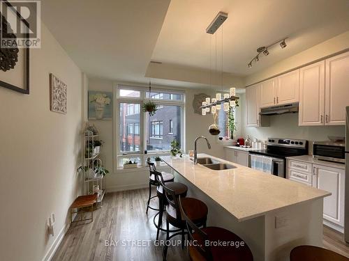 12 - 370 G Red Maple Road, Richmond Hill (Langstaff), ON - Indoor Photo Showing Kitchen With Double Sink With Upgraded Kitchen