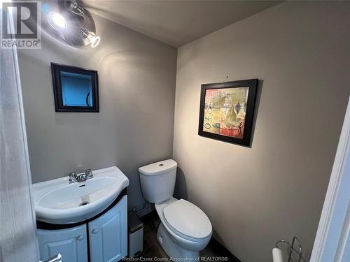 1149 Abbey Court, Windsor, ON - Indoor Photo Showing Bathroom