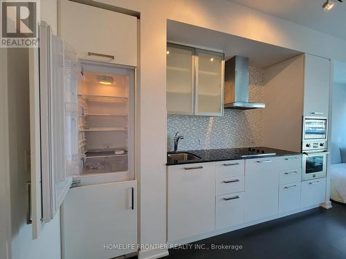 4401 - 14 York Street, Toronto, ON - Indoor Photo Showing Kitchen