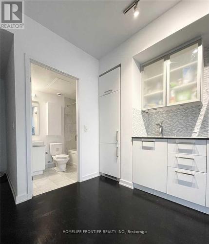 4401 - 14 York Street, Toronto, ON - Indoor Photo Showing Bathroom