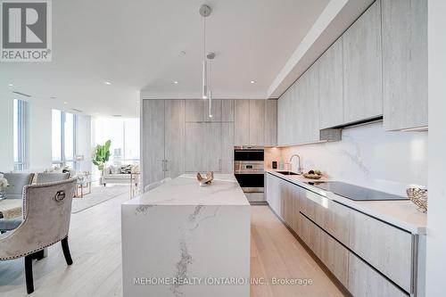 Ph06 - 1 Yorkville Avenue, Toronto (Annex), ON - Indoor Photo Showing Kitchen With Upgraded Kitchen