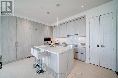 Ph06 - 1 Yorkville Avenue, Toronto (Annex), ON - Indoor Photo Showing Kitchen