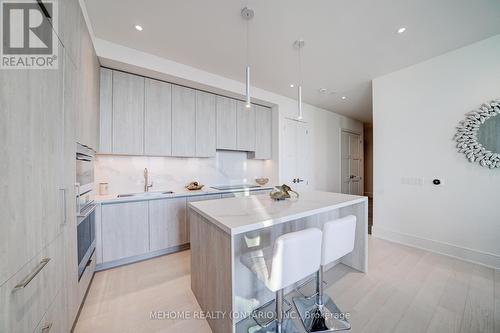 Ph06 - 1 Yorkville Avenue, Toronto (Annex), ON - Indoor Photo Showing Kitchen With Upgraded Kitchen