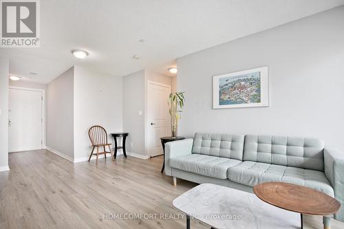 316 - 275 Yorkland Road, Toronto (Henry Farm), ON - Indoor Photo Showing Living Room