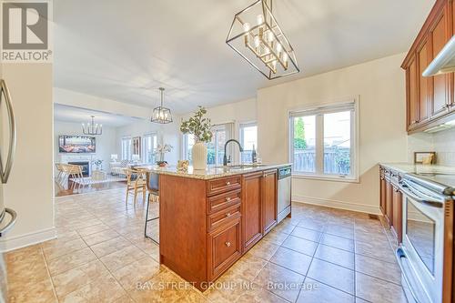 1088 Sherman Brock Circle, Newmarket, ON - Indoor Photo Showing Kitchen