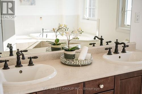 1088 Sherman Brock Circle, Newmarket, ON - Indoor Photo Showing Bathroom