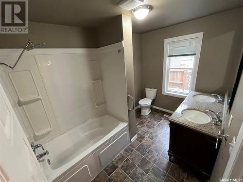 2913 Rae Street, Regina, SK - Indoor Photo Showing Bathroom