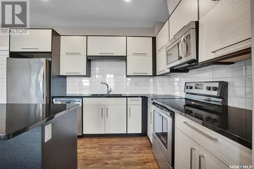 109 502 Perehudoff Crescent, Saskatoon, SK - Indoor Photo Showing Kitchen With Double Sink With Upgraded Kitchen