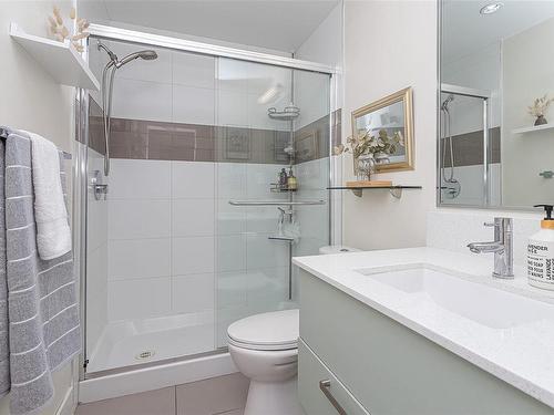 308-286 Wilfert Rd, View Royal, BC - Indoor Photo Showing Bathroom