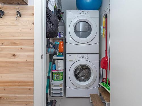 308-286 Wilfert Rd, View Royal, BC - Indoor Photo Showing Laundry Room