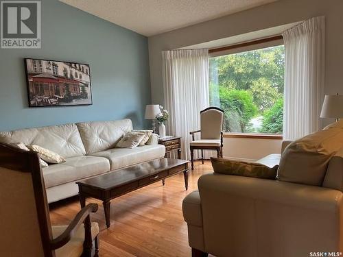 2219 Mahony Crescent, Regina, SK - Indoor Photo Showing Living Room