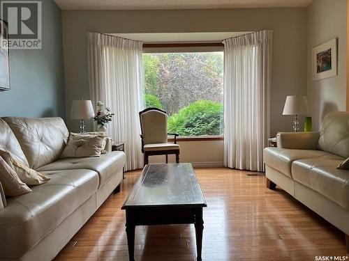 2219 Mahony Crescent, Regina, SK - Indoor Photo Showing Living Room