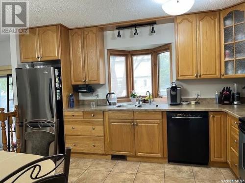 2219 Mahony Crescent, Regina, SK - Indoor Photo Showing Kitchen With Double Sink