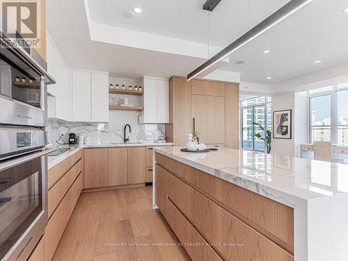 Ph01 - 68 Merton Street, Toronto (Mount Pleasant West), ON - Indoor Photo Showing Kitchen With Upgraded Kitchen