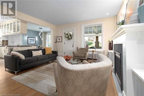 27 Schneider Avenue, Kitchener, ON - Indoor Photo Showing Living Room