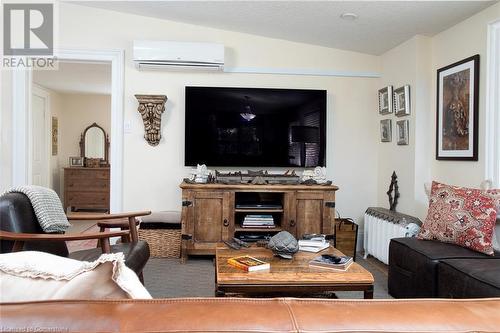 27 Schneider Avenue, Kitchener, ON - Indoor Photo Showing Living Room