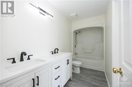 19 Johnston Street, Carleton Place, ON - Indoor Photo Showing Bathroom