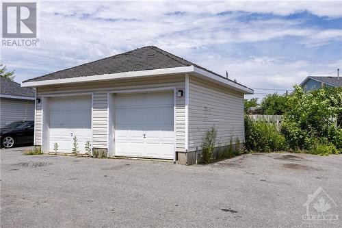 Garage included is the 1 on the right side - 19 Johnston Street, Carleton Place, ON - Outdoor