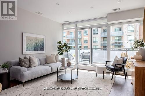 304 - 200 Woodbine Avenue, Toronto (The Beaches), ON - Indoor Photo Showing Living Room