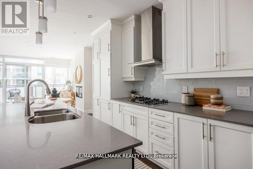 304 - 200 Woodbine Avenue, Toronto (The Beaches), ON - Indoor Photo Showing Kitchen With Double Sink With Upgraded Kitchen