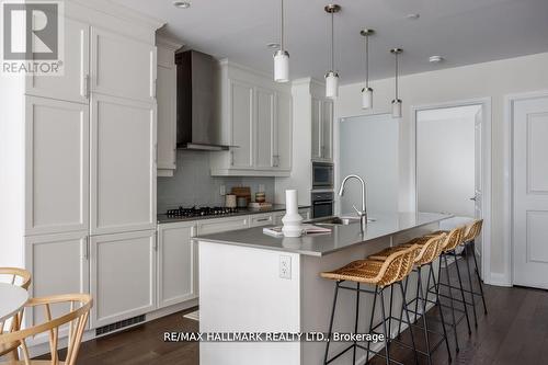 304 - 200 Woodbine Avenue, Toronto (The Beaches), ON - Indoor Photo Showing Kitchen With Upgraded Kitchen