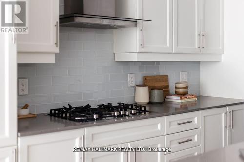 304 - 200 Woodbine Avenue, Toronto (The Beaches), ON - Indoor Photo Showing Kitchen With Upgraded Kitchen