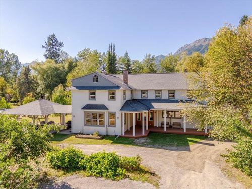 9 Park Crescent, Fernie, BC - Outdoor With Deck Patio Veranda With Facade